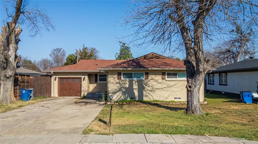 Property photo for 2939 Bay Oaks Drive, Dallas, TX