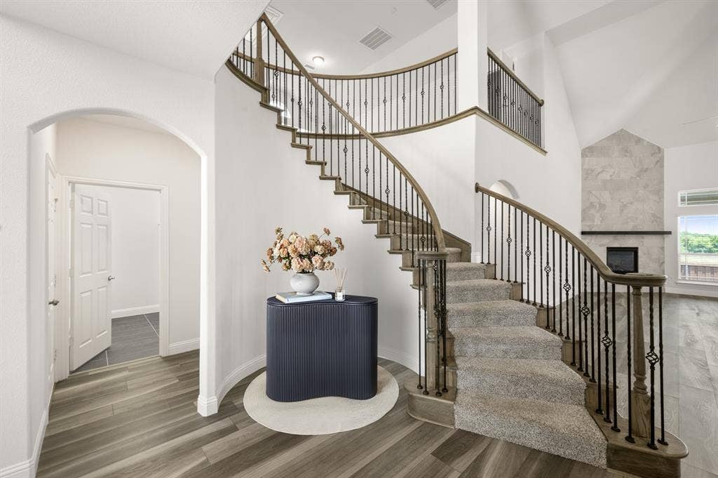 2610 White Plains Drive, Midlothian, TX 76065 6b_2610_White_Plains-_Entry-VS