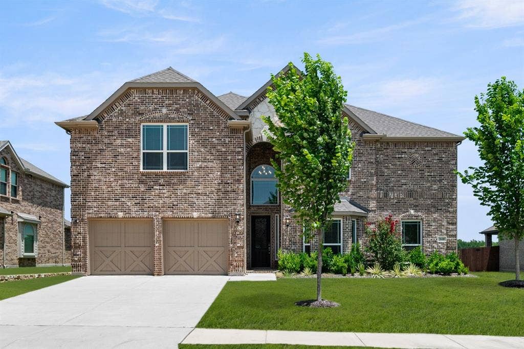 2610 White Plains Drive, Midlothian, TX 76065 0_2610 White Plains- Front-9074
