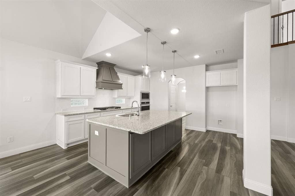 2610 White Plains Drive, Midlothian, TX 76065 10_2610 White Plains- Kitchen-9178