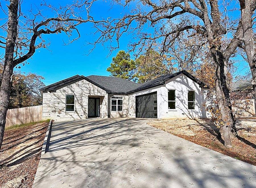 Property photo for 2969 Trey Circle, Athens, TX