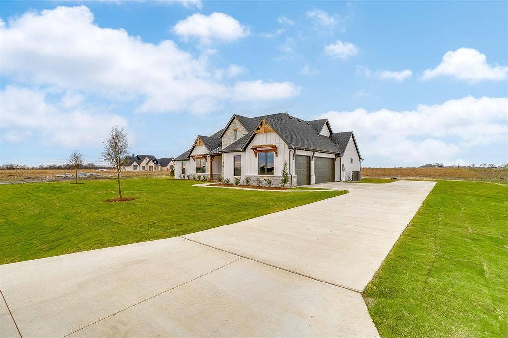 136 Lana Garden Way, Waxahachie, TX 75165 136 Lana Garden Way, Waxahachie, TX 75165