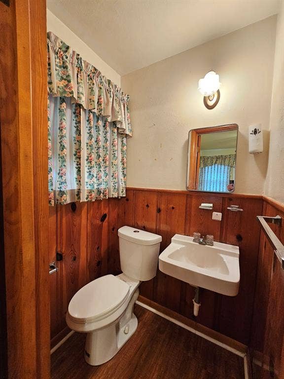 817 N Lacy Drive, Lacy Lakeview, TX 76705 master half bath