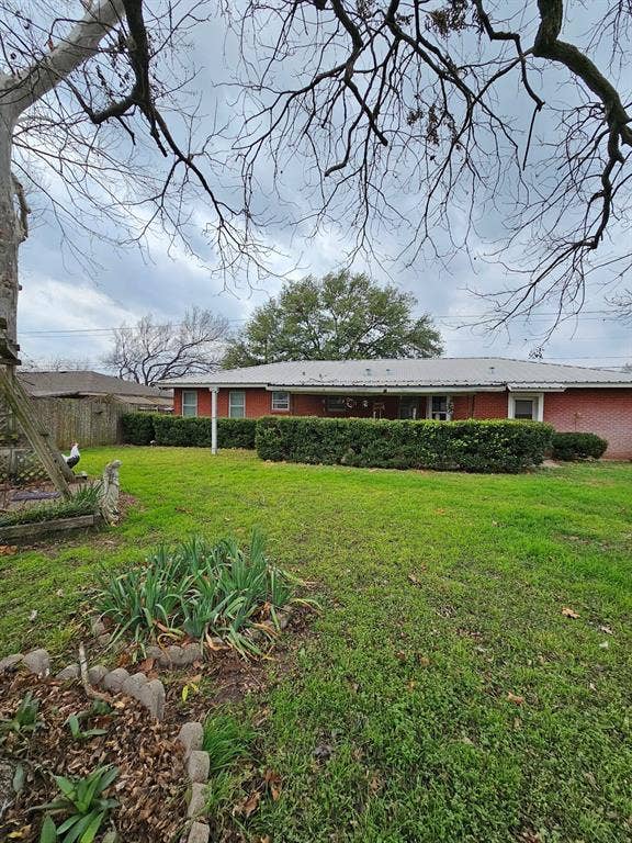 817 N Lacy Drive, Lacy Lakeview, TX 76705 817 N Lacy Drive, Lacy Lakeview, TX 76705