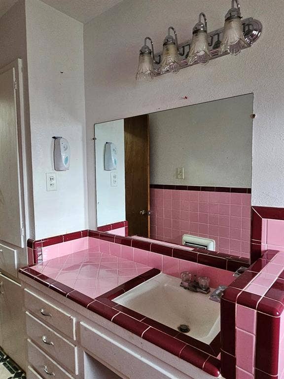 817 N Lacy Drive, Lacy Lakeview, TX 76705 817 N Lacy Drive, Lacy Lakeview, TX 76705