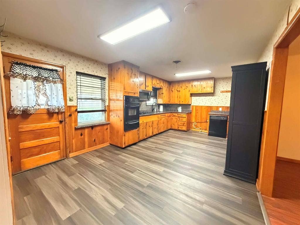 817 N Lacy Drive, Lacy Lakeview, TX 76705 817 N Lacy Drive, Lacy Lakeview, TX 76705