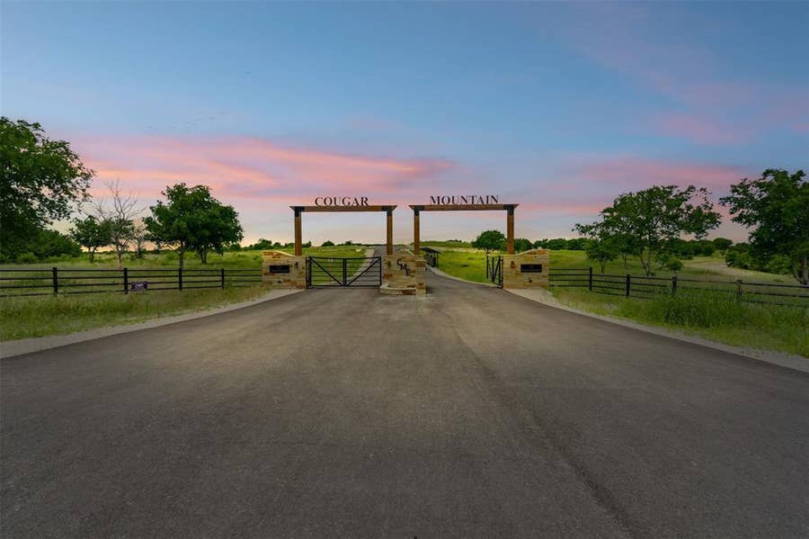 Property photo for 3609 Lucky Pepper Drive, Cresson, TX