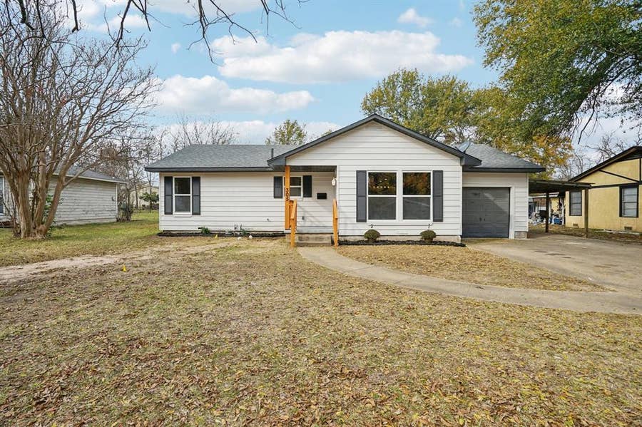 Property photo for 305 Westvue Street, Terrell, TX