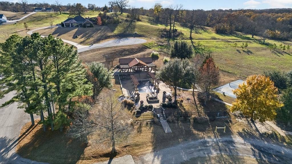 6105 Overlook Point, Athens, TX 75752 community pool, tennis court