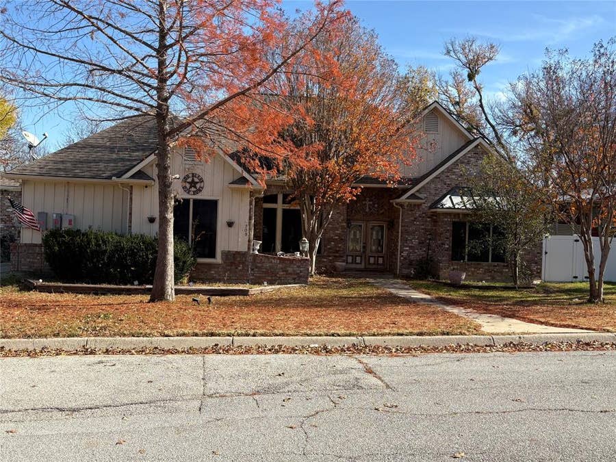 Property photo for 709 Timberview Court N, Fort Worth, TX