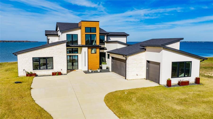 Property photo for 104 Mary Court, Gun Barrel City, TX
