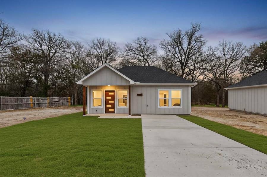 Property photo for 116 Garner Drive, Mabank, TX