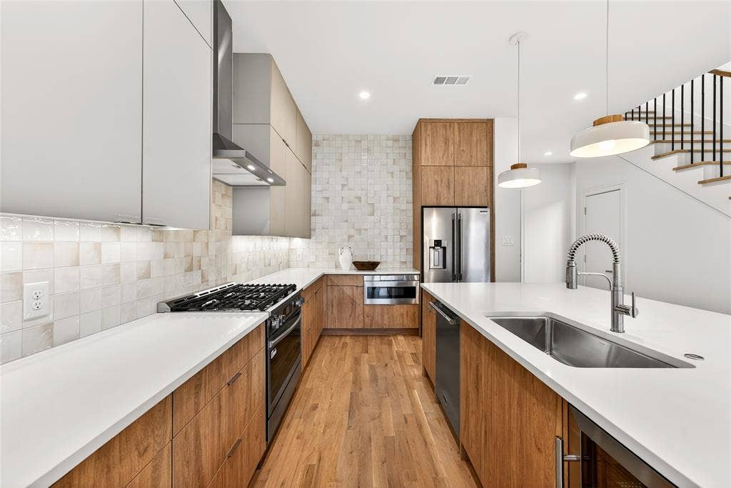 6603 Roper Street, Dallas, TX 75209 Microwave drawer and wine fridge for easy living and entertaining.