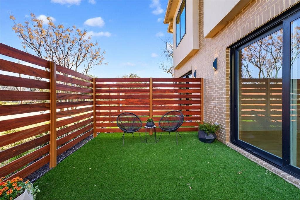 6603 Roper Street, Dallas, TX 75209 Sliding glass doors open to your courtyard.
