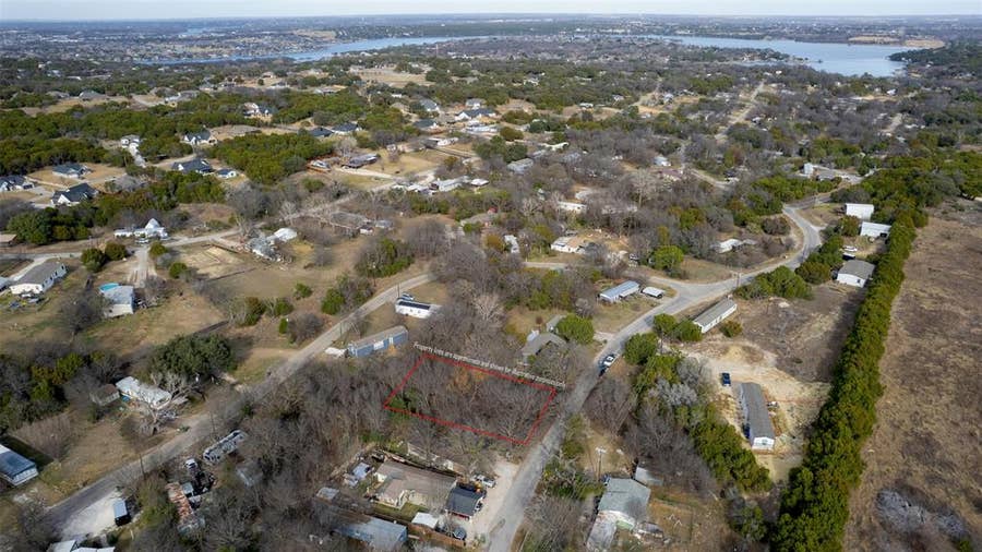 Property photo for 922 Pawnee Trail, Granbury, TX