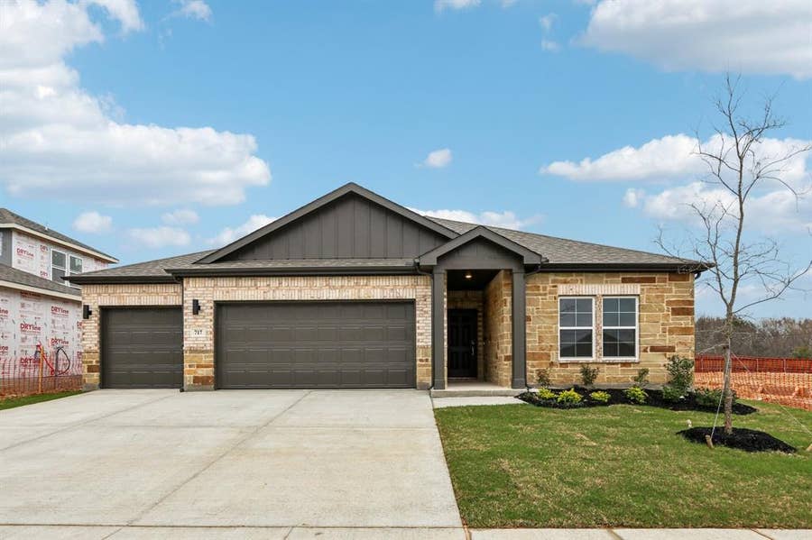 Property photo for 717 Vineyard Way, Forney, TX
