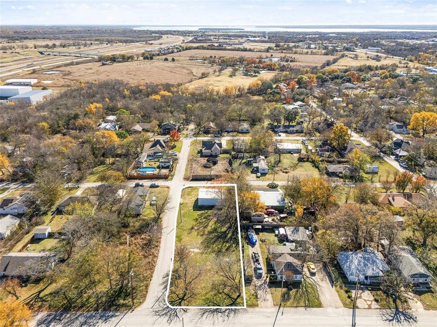 Property photo for 715 E 10TH Street, Kemp, TX