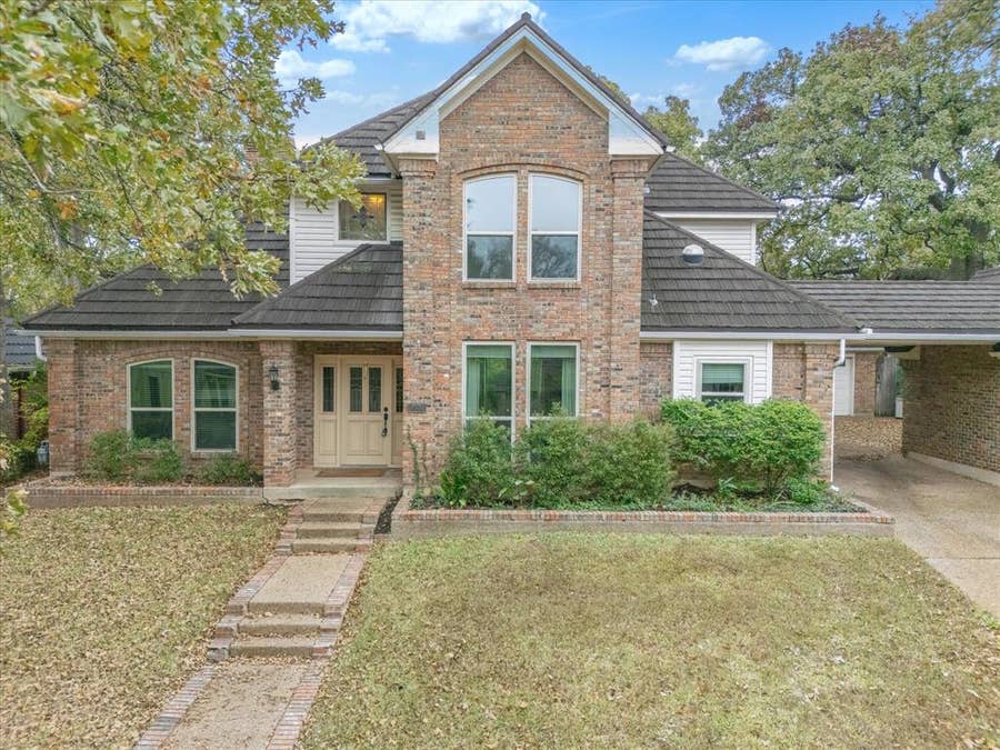 Property photo for 2004 Misty Creek Drive, Arlington, TX