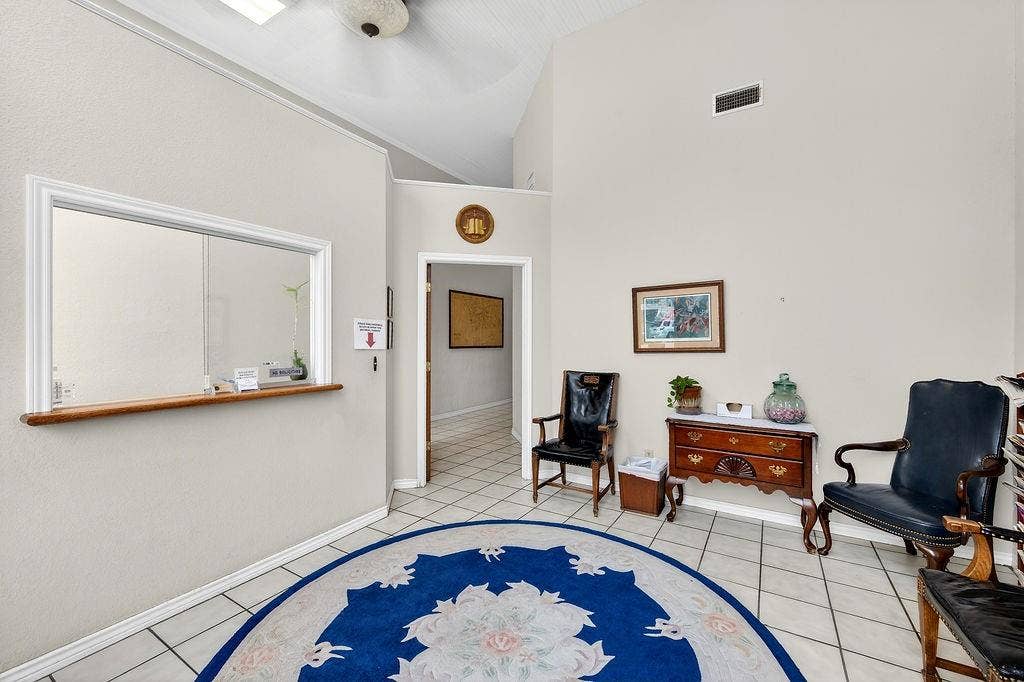 110 E Corsicana Street, Athens, TX 75751 110 E Corsicana Street, Athens, TX 75751