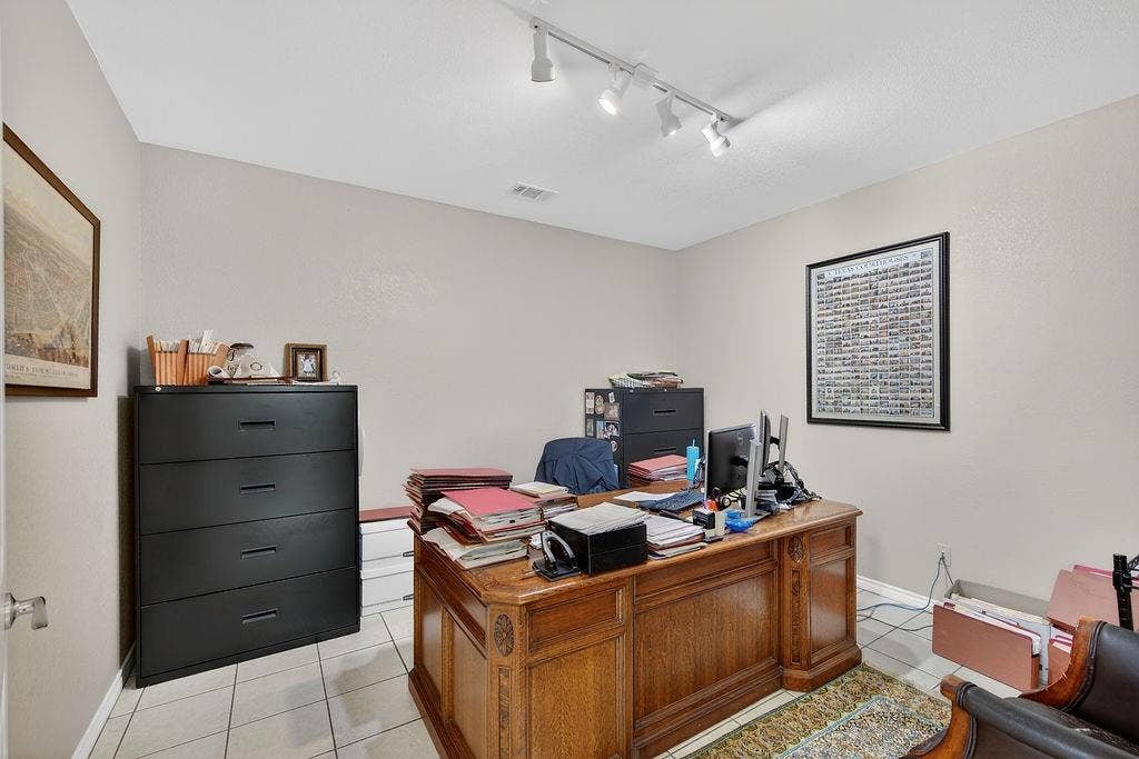 110 E Corsicana Street, Athens, TX 75751 110 E Corsicana Street, Athens, TX 75751
