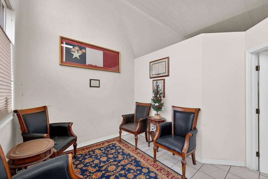 110 E Corsicana Street, Athens, TX 75751 110 E Corsicana Street, Athens, TX 75751