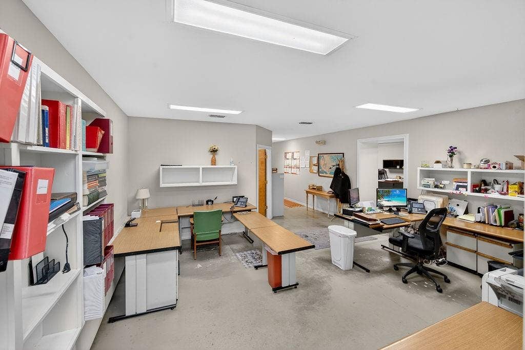 110 E Corsicana Street, Athens, TX 75751 110 E Corsicana Street, Athens, TX 75751