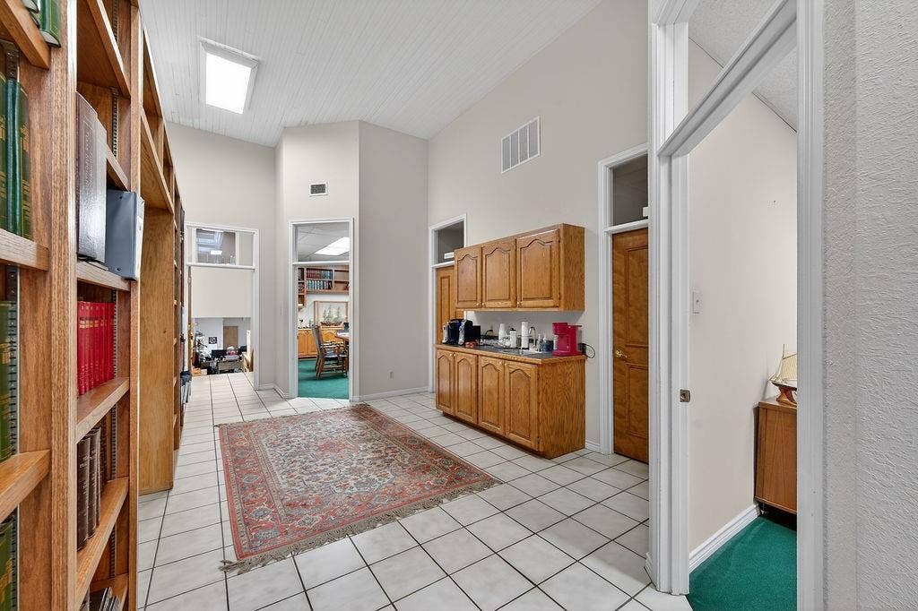 110 E Corsicana Street, Athens, TX 75751 110 E Corsicana Street, Athens, TX 75751