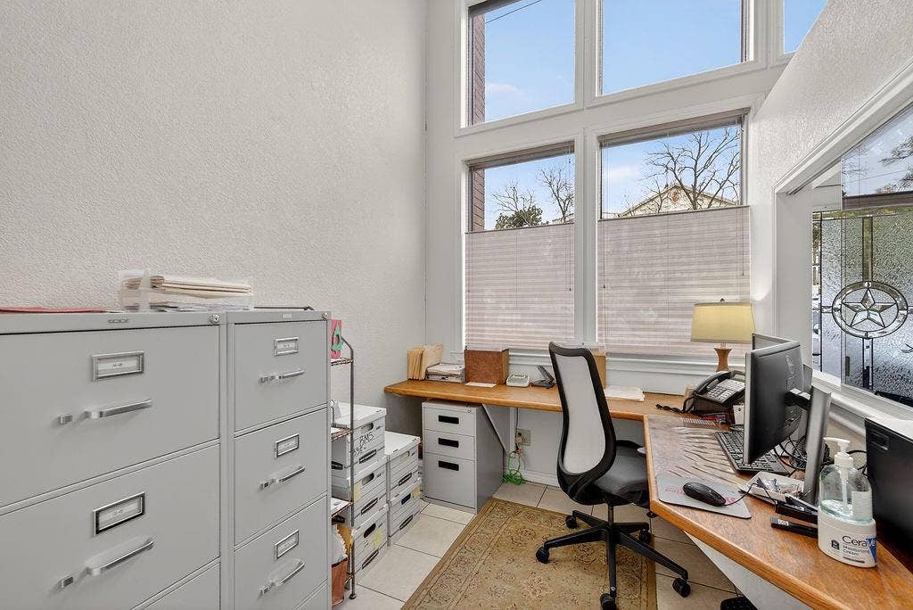 110 E Corsicana Street, Athens, TX 75751 110 E Corsicana Street, Athens, TX 75751