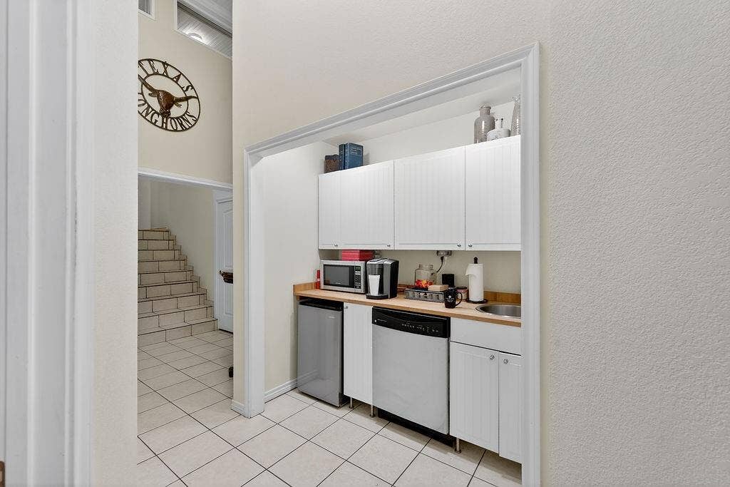 110 E Corsicana Street, Athens, TX 75751 110 E Corsicana Street, Athens, TX 75751