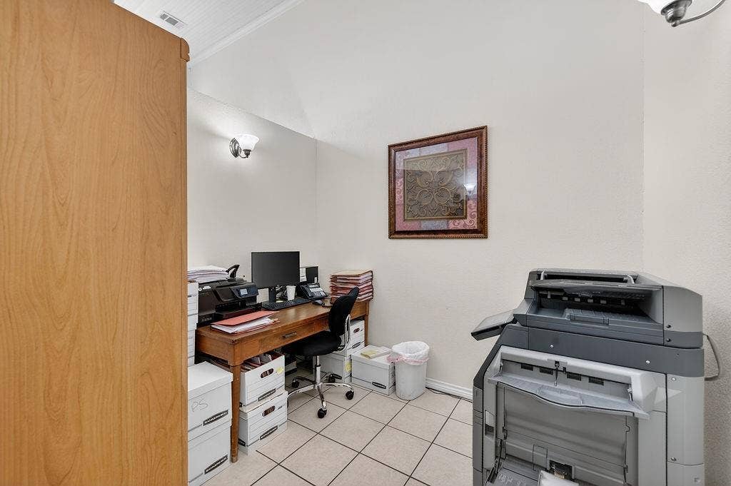 110 E Corsicana Street, Athens, TX 75751 110 E Corsicana Street, Athens, TX 75751