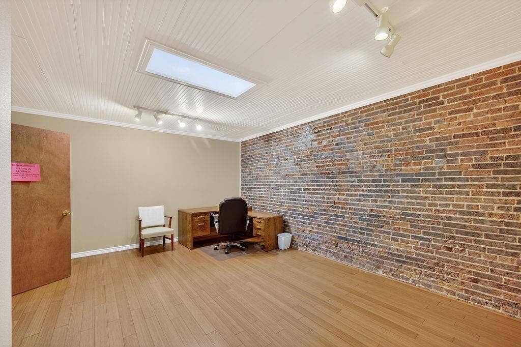 110 E Corsicana Street, Athens, TX 75751 110 E Corsicana Street, Athens, TX 75751