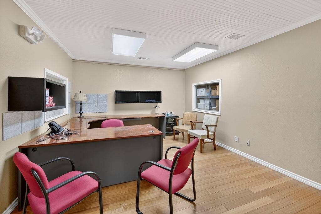 110 E Corsicana Street, Athens, TX 75751 110 E Corsicana Street, Athens, TX 75751