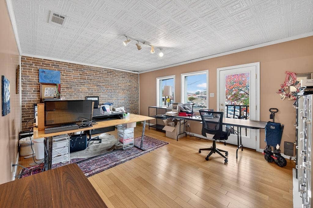 110 E Corsicana Street, Athens, TX 75751 110 E Corsicana Street, Athens, TX 75751