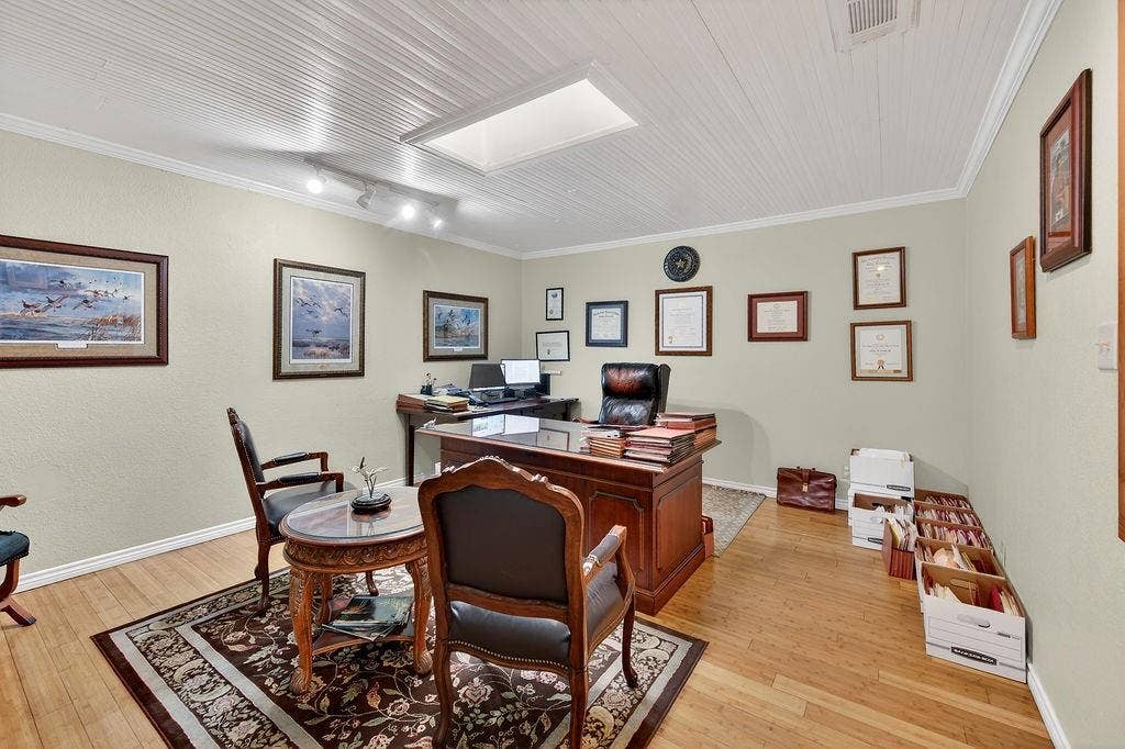 110 E Corsicana Street, Athens, TX 75751 110 E Corsicana Street, Athens, TX 75751