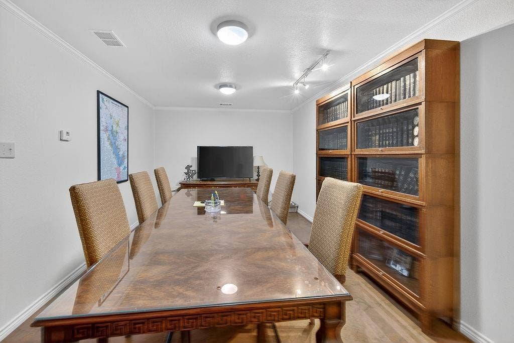 110 E Corsicana Street, Athens, TX 75751 110 E Corsicana Street, Athens, TX 75751