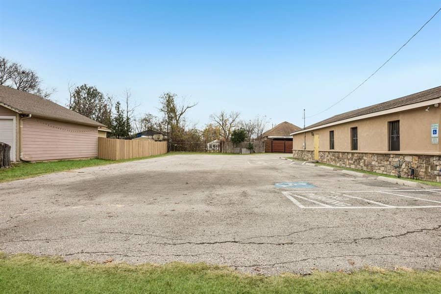 Property photo for 1734 Nomas Street, Dallas, TX