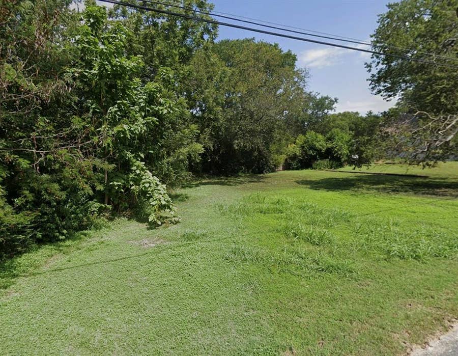 Property photo for 916 Givens Street, Waxahachie, TX