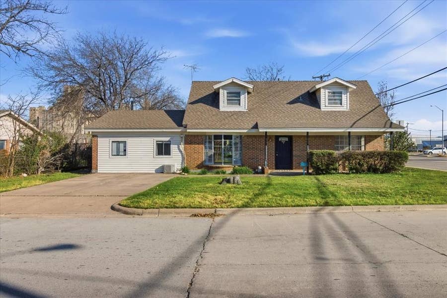 Property photo for 837 S Hampshire Street, Saginaw, TX