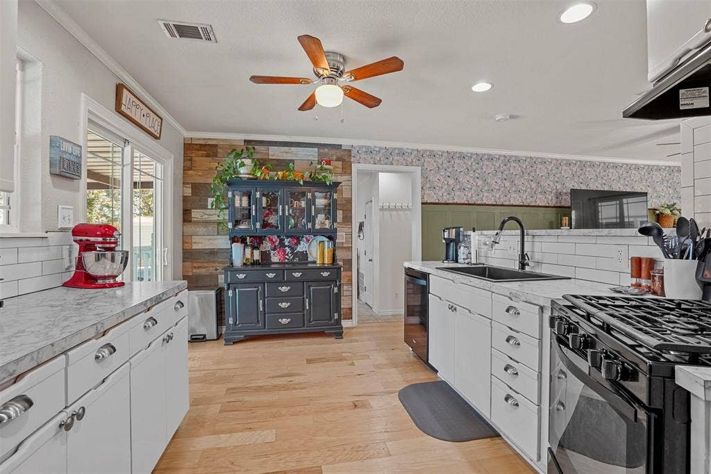 7130 Briar Road, Azle, TX 76020 7130 Briar Road, Azle, TX 76020