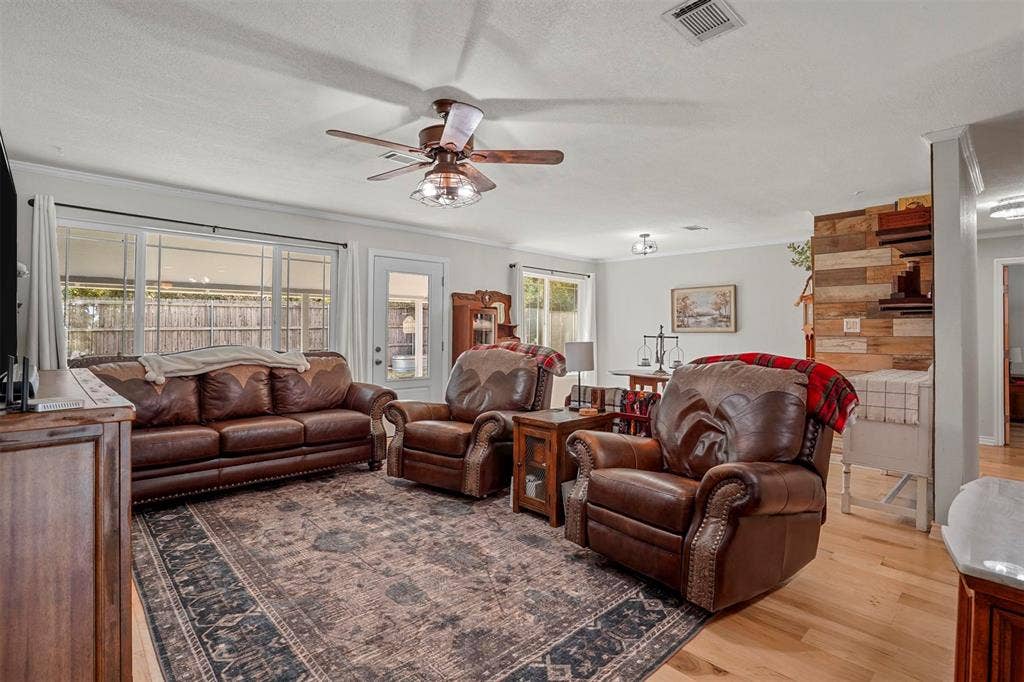 7130 Briar Road, Azle, TX 76020 7130 Briar Road, Azle, TX 76020