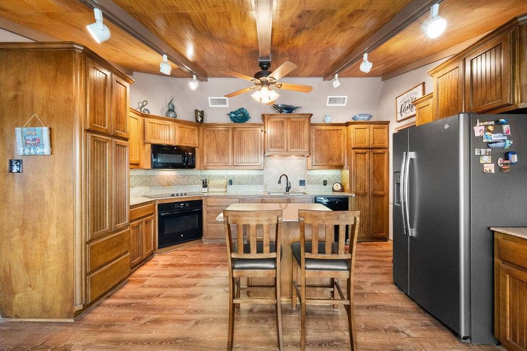 110 Northwood Place, Enchanted Oaks, TX 75156 110 Northwood Place, Enchanted Oaks, TX 75156