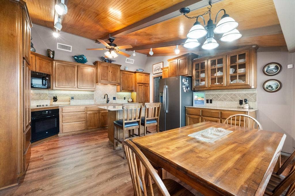 110 Northwood Place, Enchanted Oaks, TX 75156 110 Northwood Place, Enchanted Oaks, TX 75156