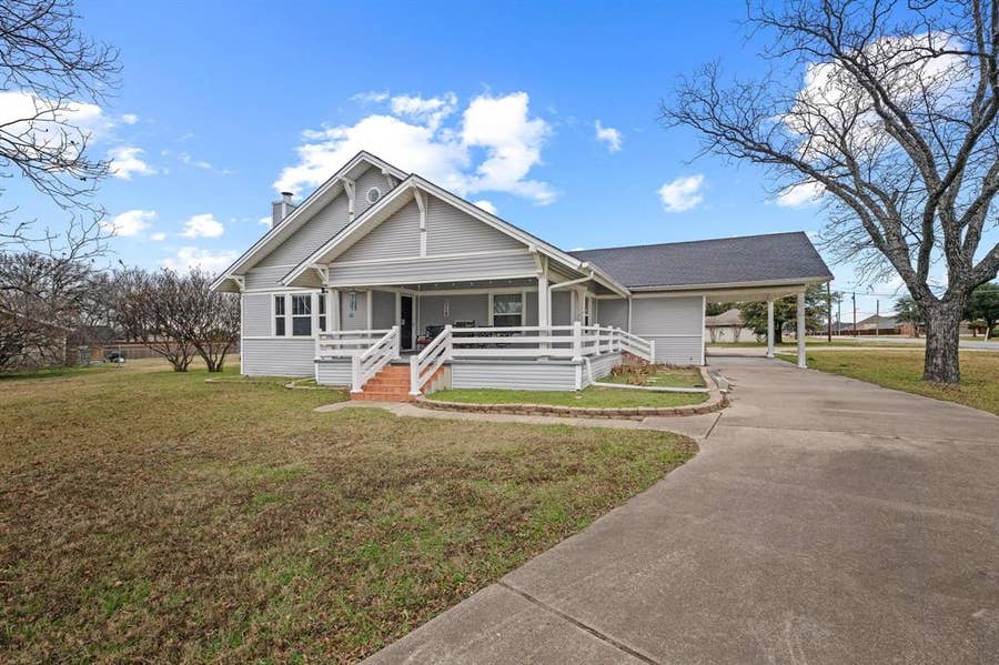 Property photo for 715 E 5th Street, Ferris, TX