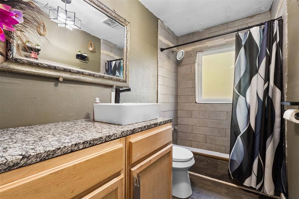 833 Dent Street, Garland, TX 75040 833 Dent Street, Garland, TX 75040