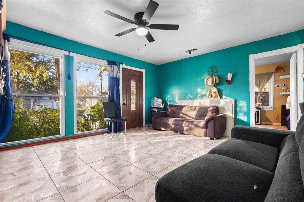 833 Dent Street, Garland, TX 75040 833 Dent Street, Garland, TX 75040