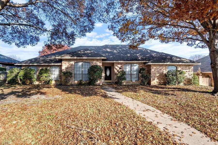 Property photo for 1331 Briarmeade Drive, Duncanville, TX