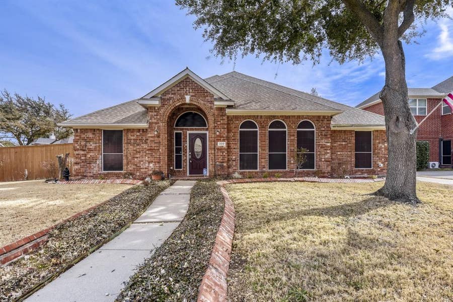 Property photo for 300 Shady Timbers Lane, Murphy, TX
