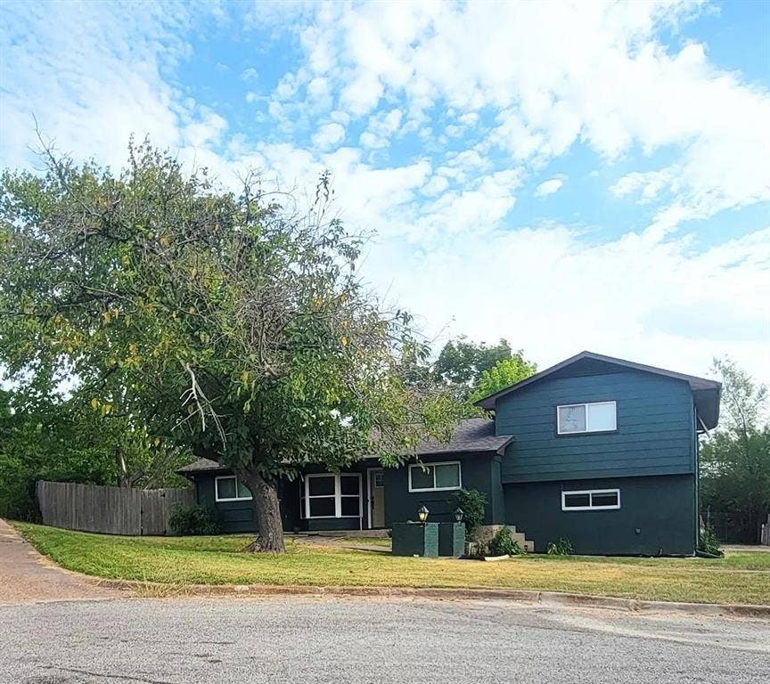 Property photo for 1207 Northwood Drive, Commerce, TX