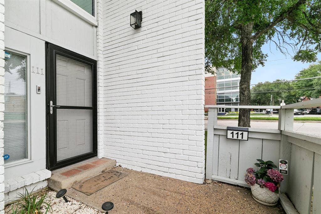 4347 Dickason Avenue, #111, Dallas, TX 75219