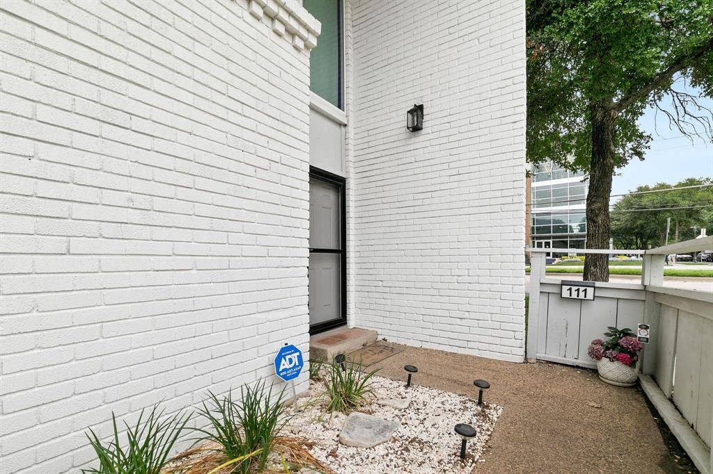 4347 Dickason Avenue, #111, Dallas, TX 75219
